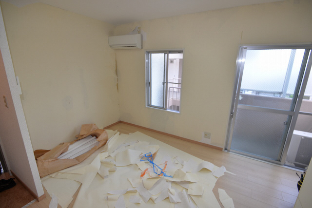 居室・リビング　写真は改装工事中のものです