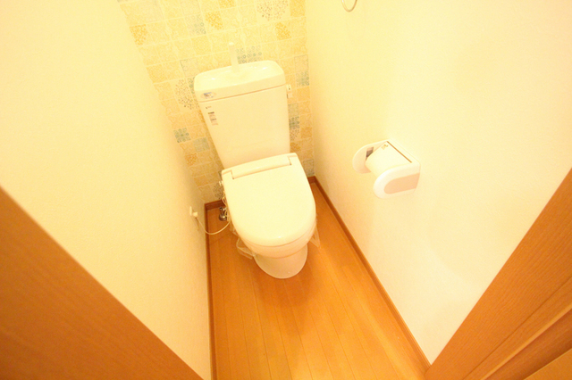 トイレ　※別室の参考写真の為、現況優先です。