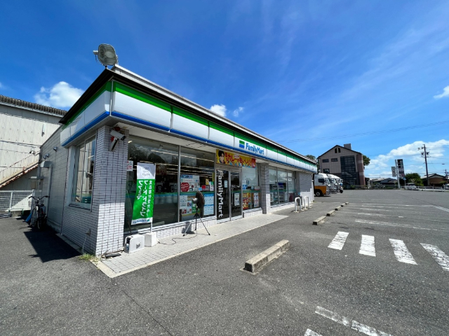 コンビニ　ファミリーマート名張西原町店（コンビニ）まで534m