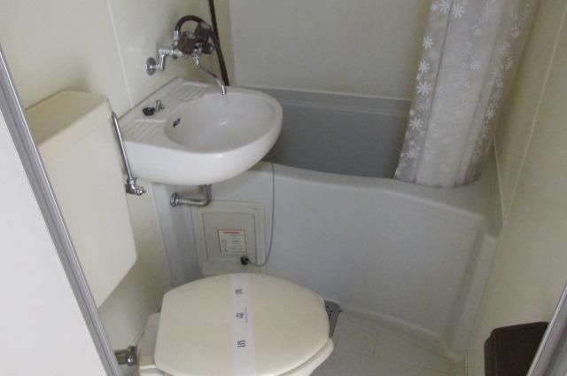 バス・シャワールーム　一日の疲れを取ってください。