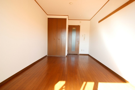 居室・リビング　※別号室のお写真です