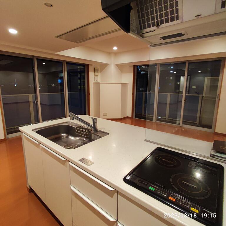 キッチン　※同タイプ参考画像です。反転間取りです。