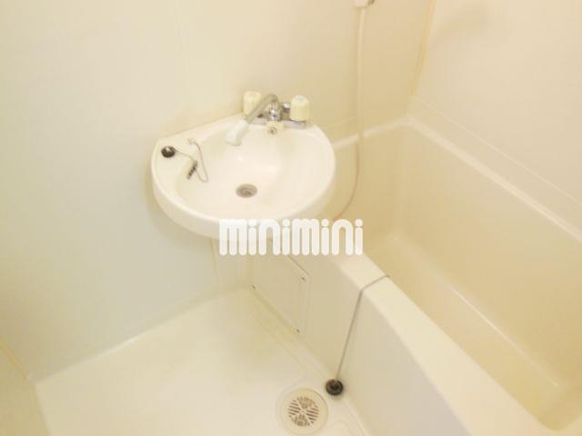 バス・シャワールーム　人気のバストイレ別のお部屋です。