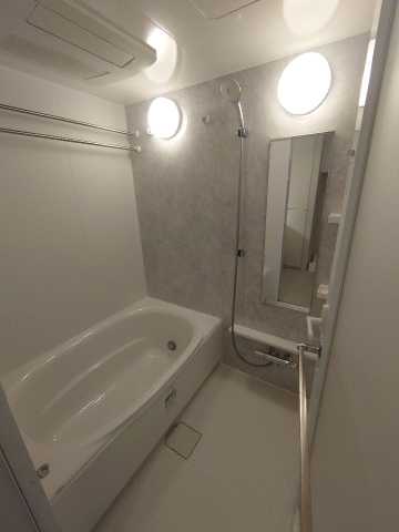 バス・シャワールーム　別部屋の参考写真です。