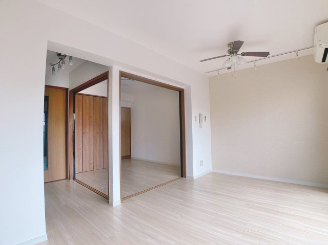 居室・リビング　※このお写真は同物件の別のお部屋のお写真です。現状優先