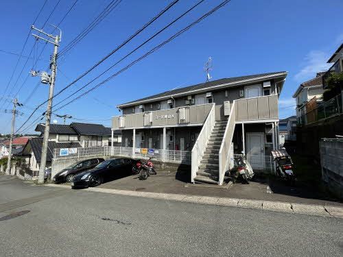 建物外観　建物外観と駐車場