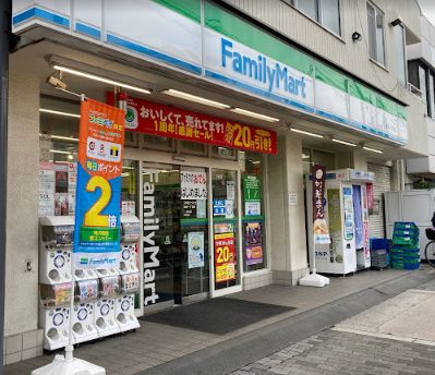 コンビニ　ファミリーマート 泉尾一丁目店（コンビニ）まで586m