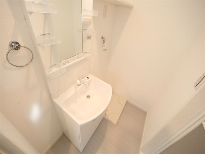 洗面設備　脱衣所　独立洗面台（シャンプードレッサー）洗濯機用意できます