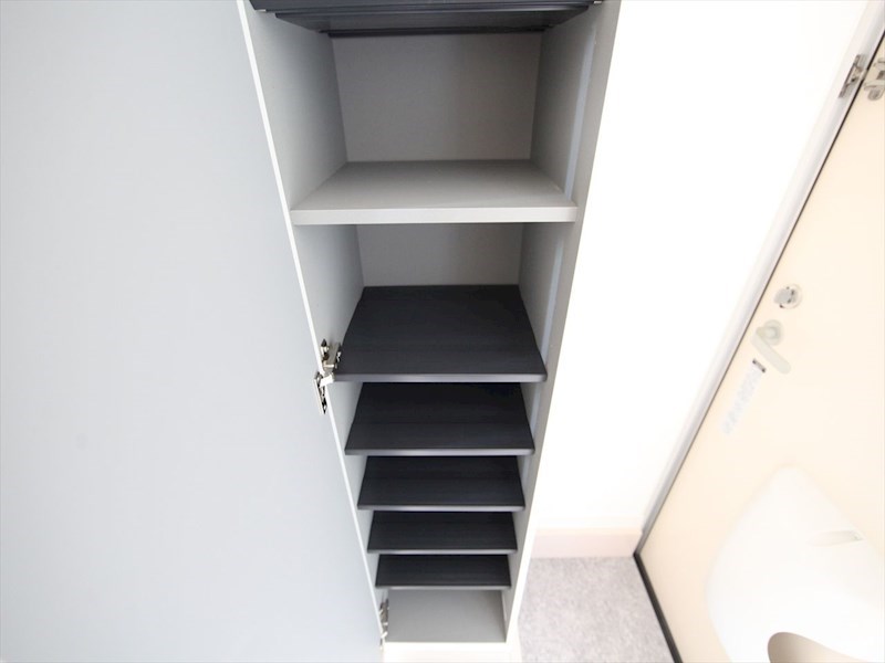 玄関　玄関　シューズボックス付（収納充実してます）