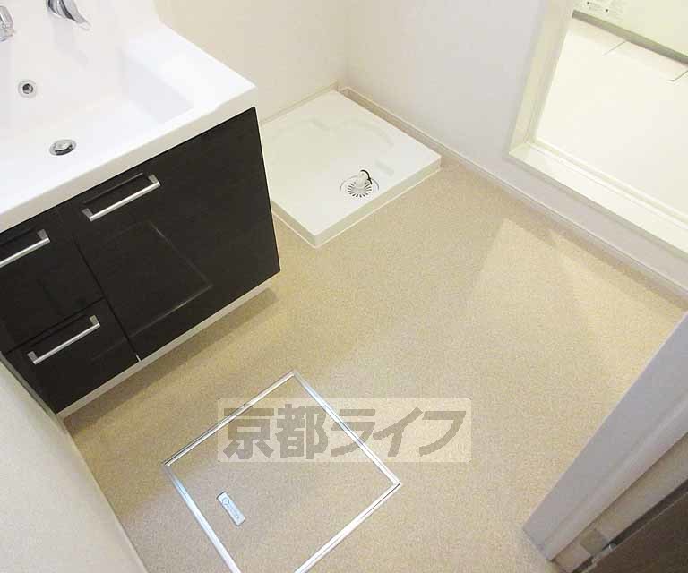 洗面設備　脱衣所も広々しています。