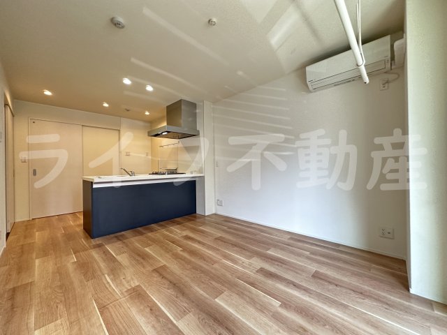 居室・リビング　こちらのリビングで趣味の時間をお楽しみください