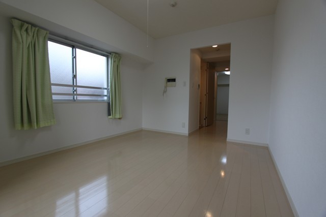 居室・リビング　室内