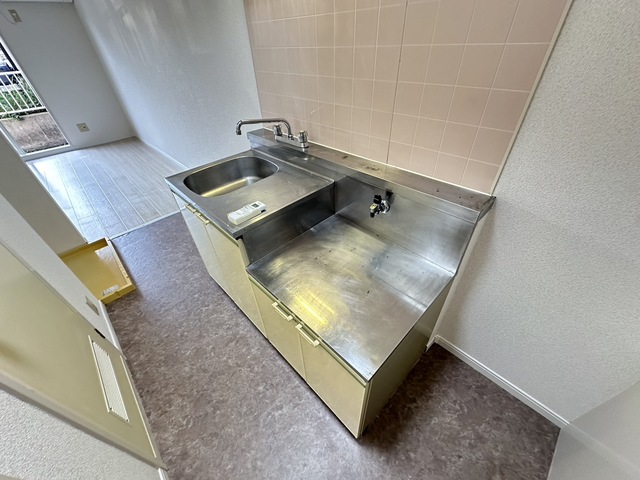 キッチン　別部屋参考写真です