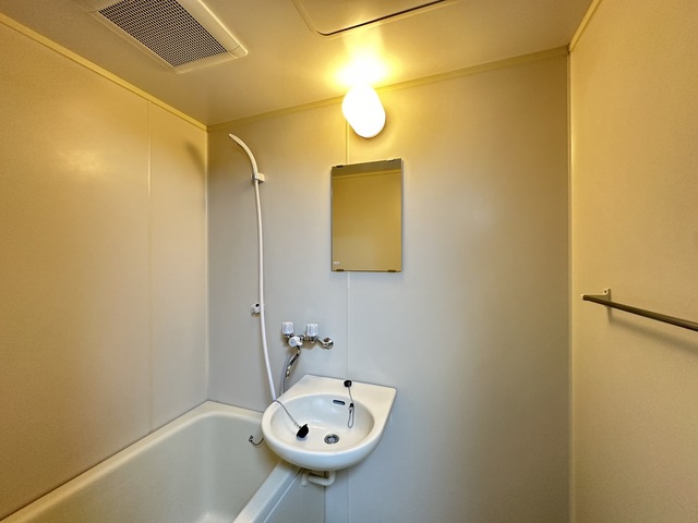 洗面設備　別部屋参考写真です