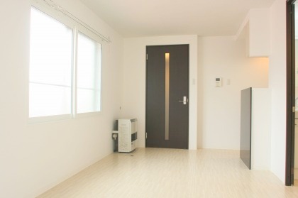 居室・リビング　☆白を基調とした明るい内装のお部屋です。