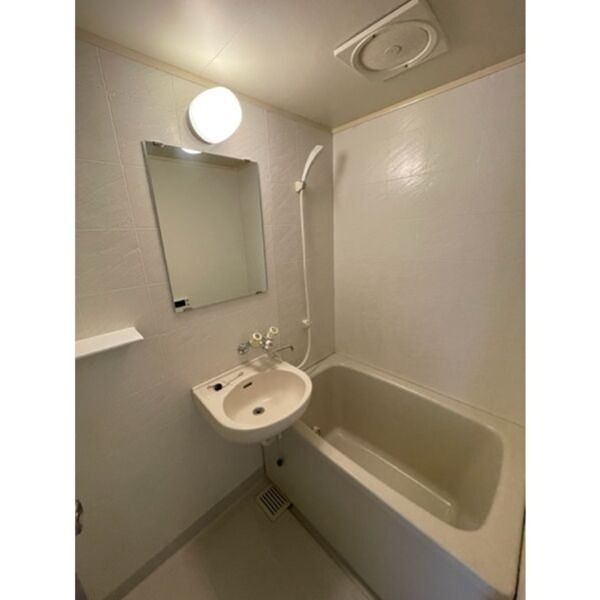 バス・シャワールーム　同じ間取りの別部屋の写真です