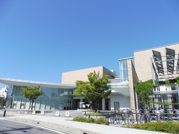 図書館　新潟市立中央図書館（図書館）まで616m