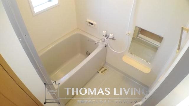 バス・シャワールーム　浴室に窓が付いてます。