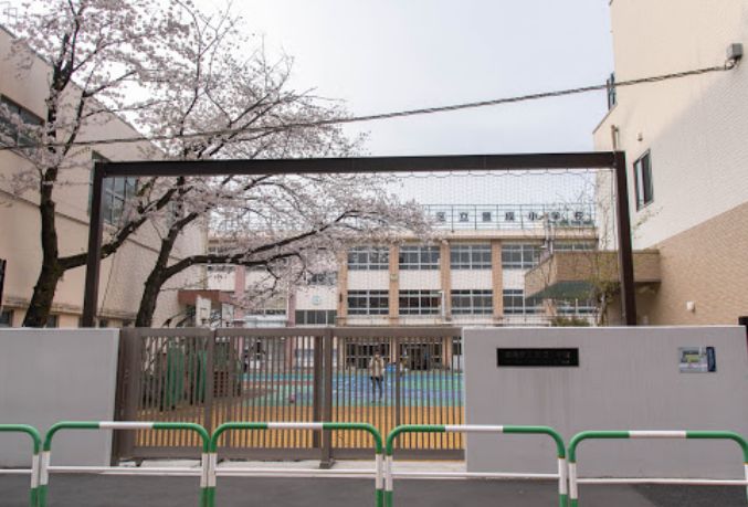 小学校　豊島区立豊成小学校（小学校）まで185m
