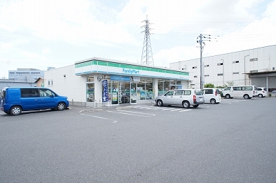 コンビニ　ファミリーマート（コンビニ）まで1155m