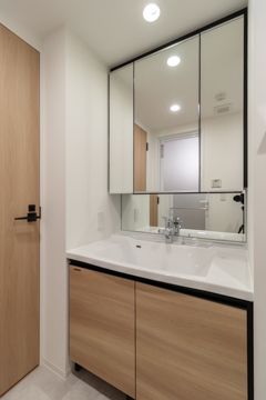 洗面設備　参考写真（同物件別部屋）