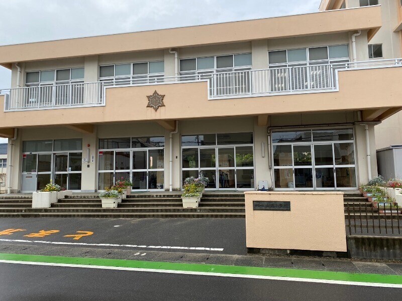 小学校　新潟市立山潟小学校（小学校）まで414m