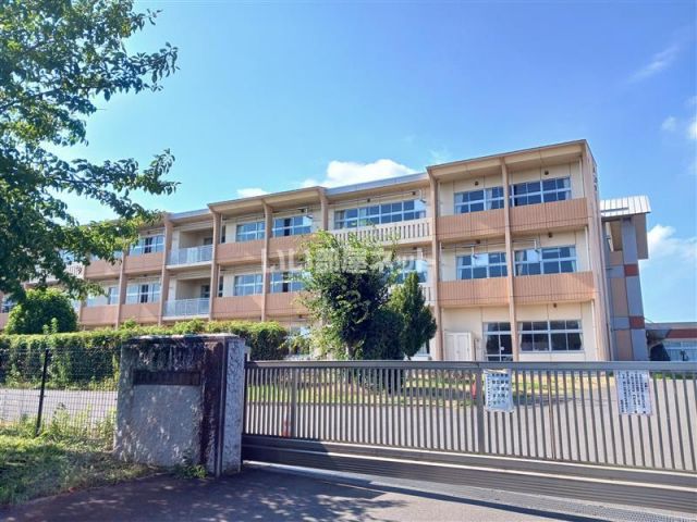 中学校　笠間市立岩間中学校（中学校）まで973m