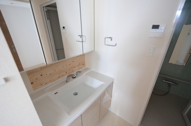 洗面設備　オシャレな独立洗面台付き！