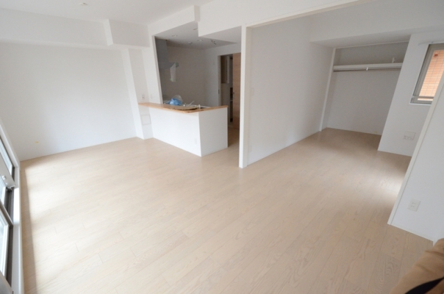 居室・リビング　南向きで陽当り良好です