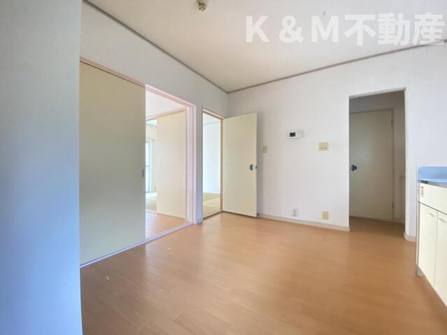 居室・リビング　こちらの居間で趣味の時間をお楽しみください