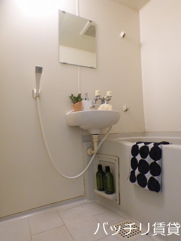 バス・シャワールーム　※写真は同マンションの別号室の為、現状を優先します。