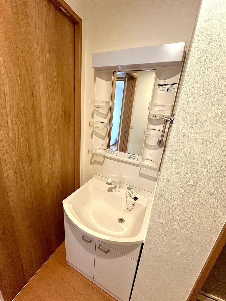 洗面設備　同建物　別部屋参照