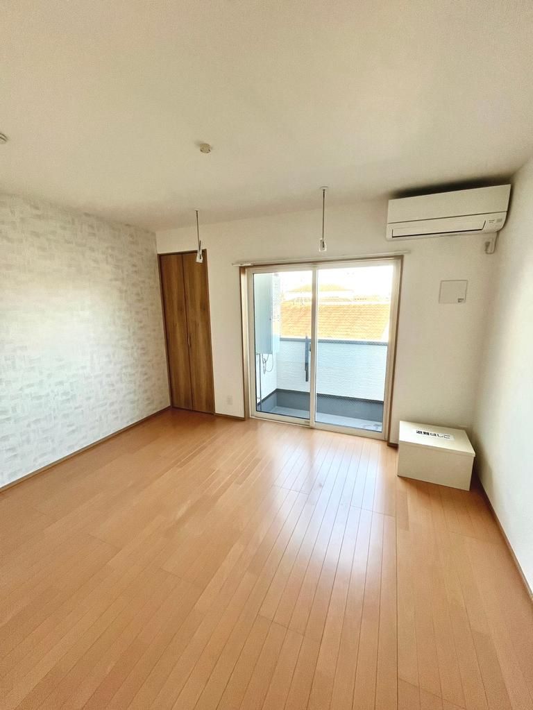 居室・リビング　同建物　別部屋参照