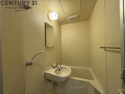 洗面設備　浴室に洗面台あります！