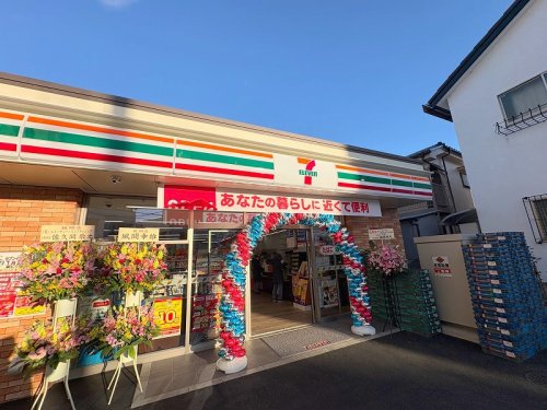 コンビニ　セブンイレブン（コンビニ）まで492m