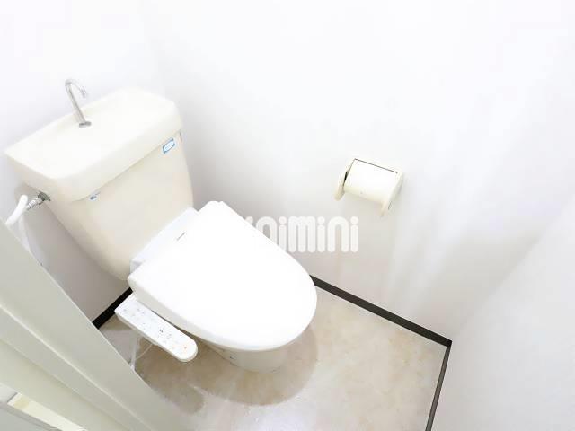 トイレ　別号室参考写真です