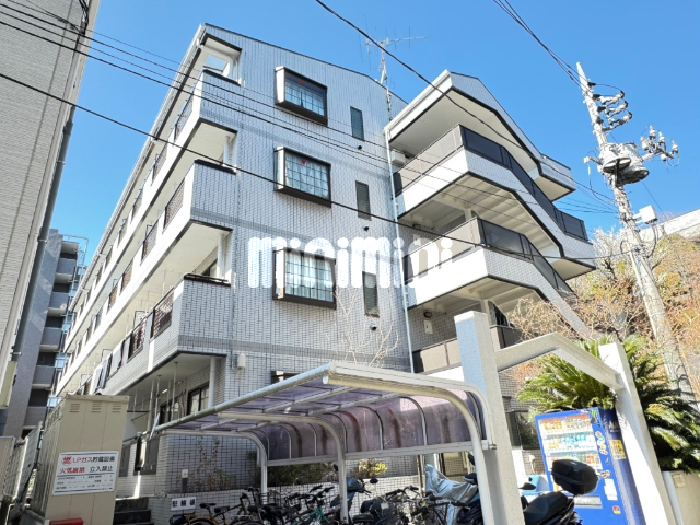 建物外観　商業施設が徒歩圏に多くあるエリアです