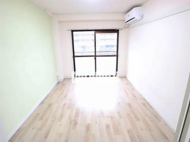 居室・リビング　別号室参考写真です