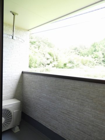 バルコニー　バルコニーからの眺めを楽しみながら食事をしませんか