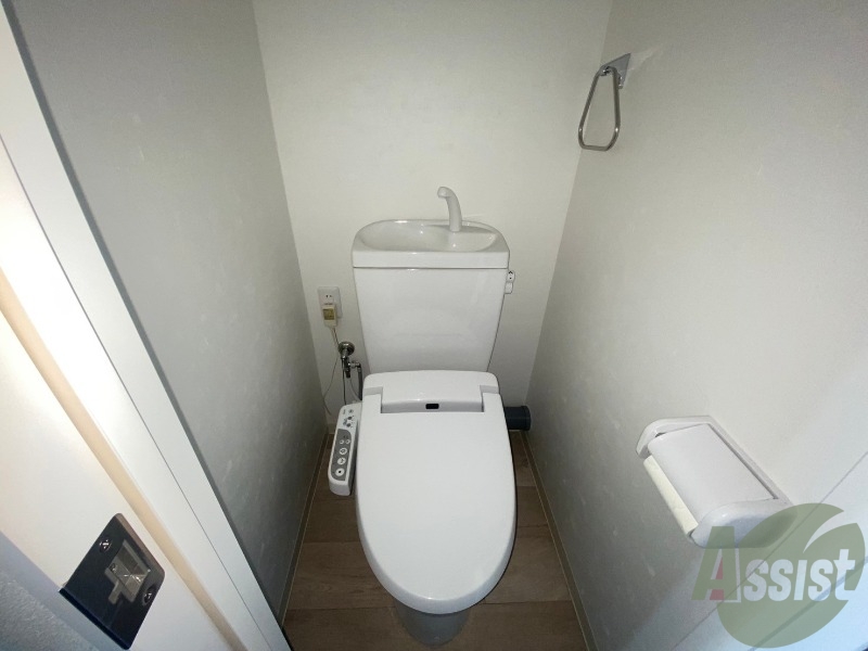 トイレ　トイレはこちらです。シンプルな作りですね。