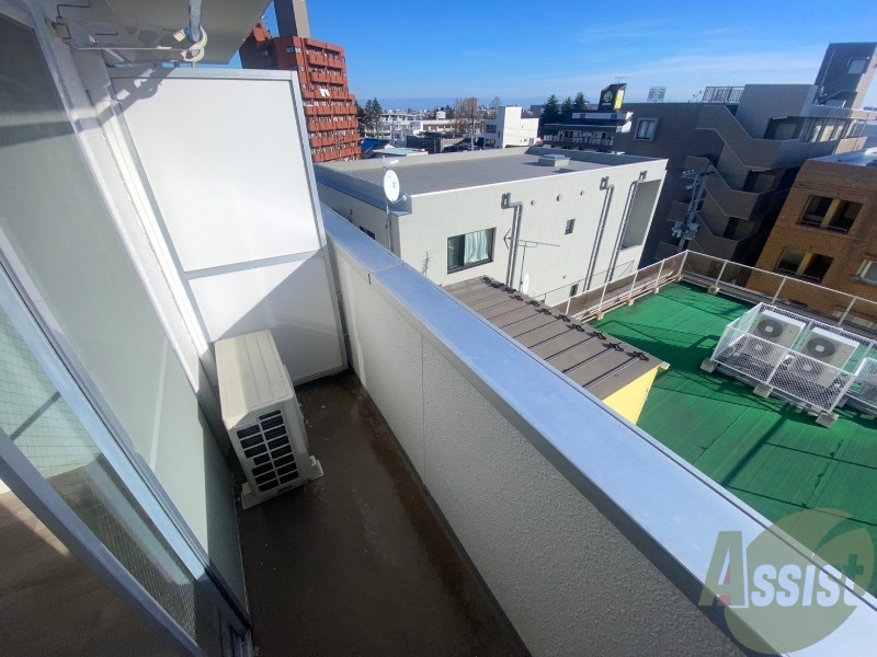 収納　バルコニーはこちらです。コンパクトですね。