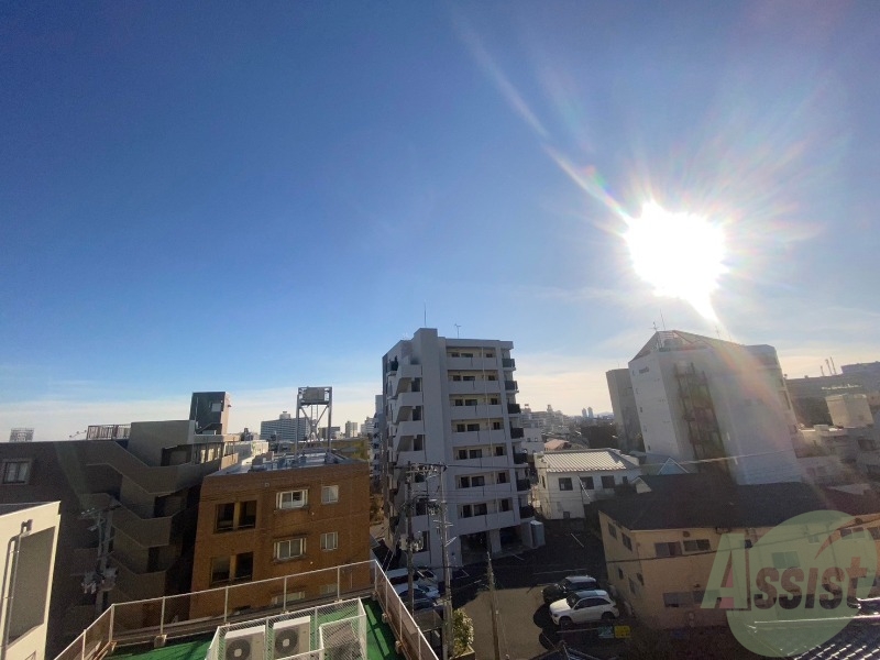 バルコニー　閑静な住宅街というイメージを受けました。