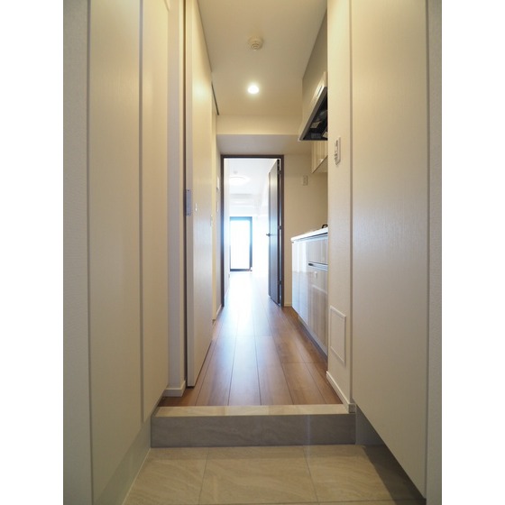 玄関　両サイドに靴箱がある！