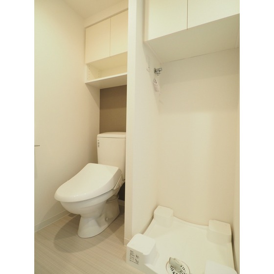 トイレ　便利な収納棚