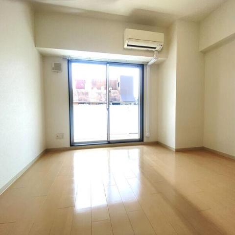 居室・リビング　室内