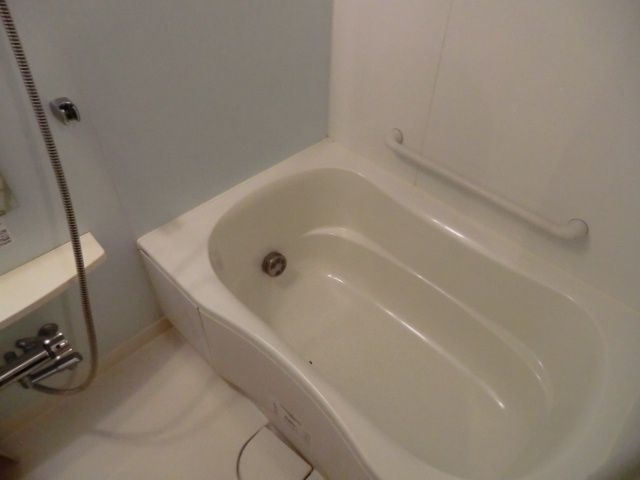 バス・シャワールーム　追焚機能付セミオートバス・浴室乾燥機有