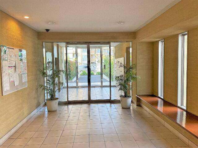 ロビー　エレベーター付きです