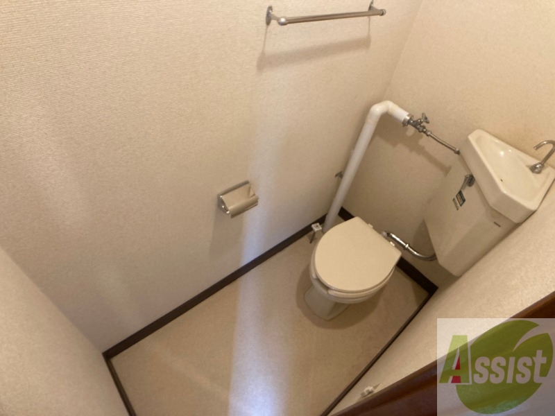 トイレ　こちらはトイレです。清潔感があり、安心して使用できます。