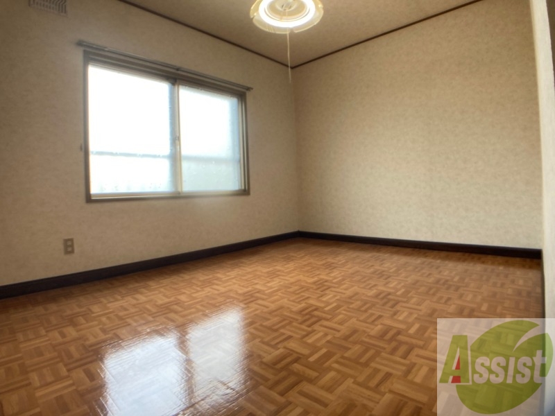 その他部屋・スペース　６帖の洋室です。広々として、きれいですね。