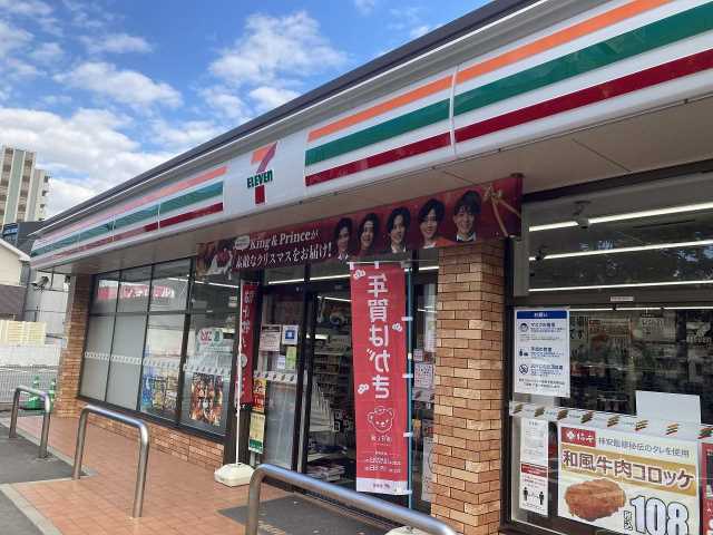 コンビニ　セブンイレブン（コンビニ）まで666m